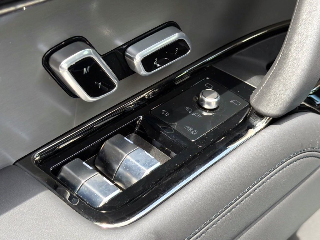 New 2026 Land Rover Range Rover Sport SE AWD/4WD image 16
