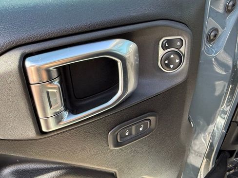 New 2025 Jeep Gladiator Sport image 13