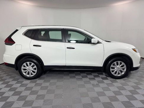 Used 2020 Nissan Rogue S image 2