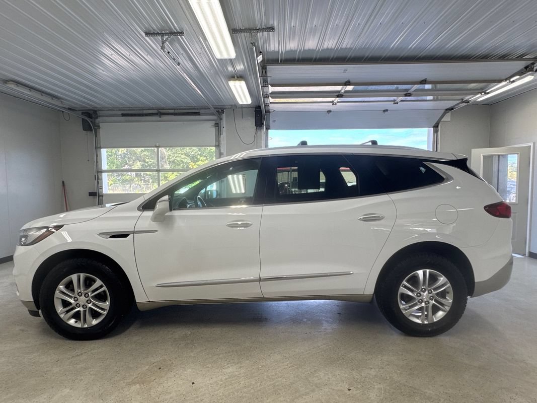 Used 2021 Buick Enclave Essence AWD/4WD image 3