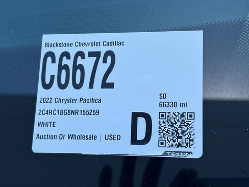 Used 2022 Chrysler Pacifica Touring-L w/ Uconnect Theater Family Group FWD image 3
