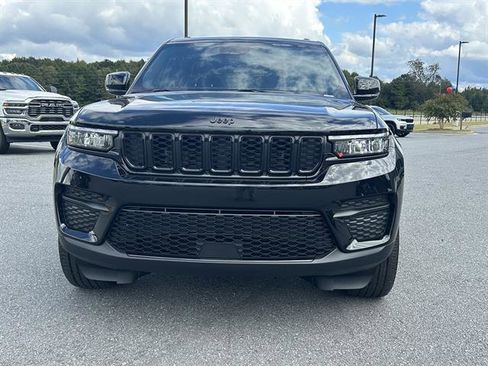 New 2025 Jeep Grand Cherokee Altitude image 3
