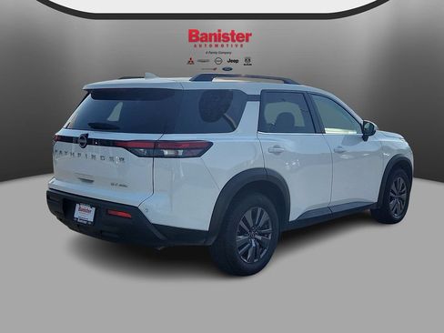 Used 2024 Nissan Pathfinder SV AWD/4WD image 4