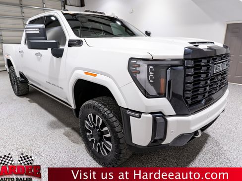 Used 2024 GMC Sierra 3500 Denali Ultimate AWD/4WD image 6