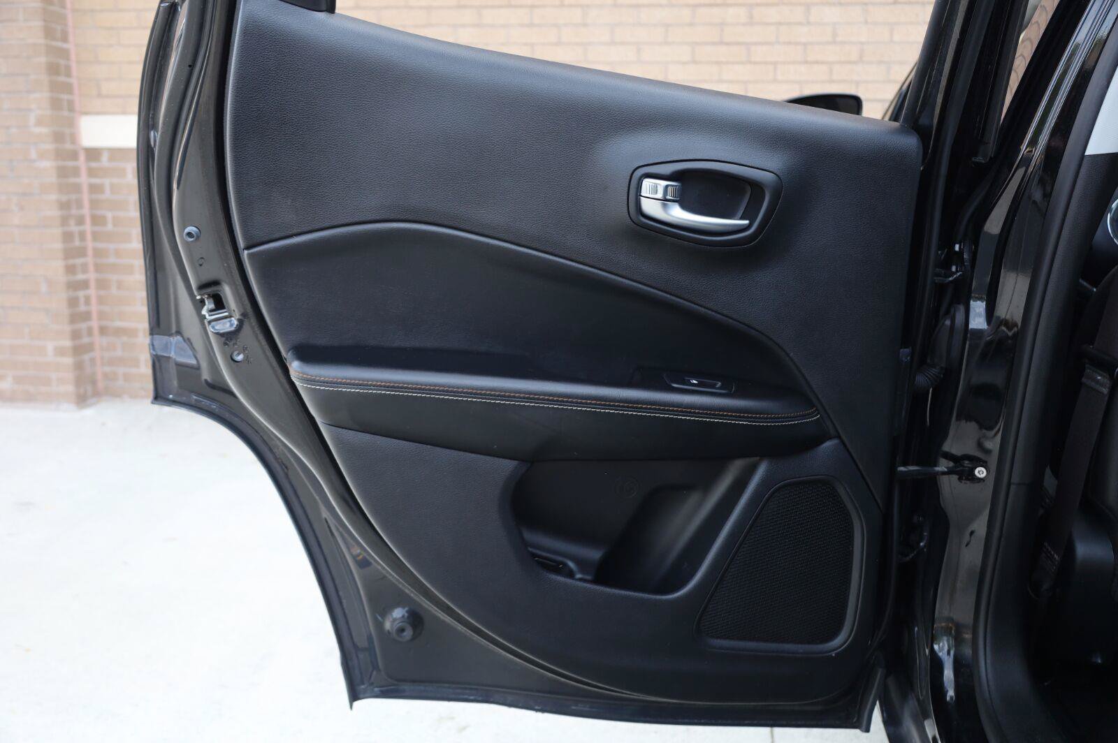 Used 2019 Jeep Compass Latitude FWD image 19