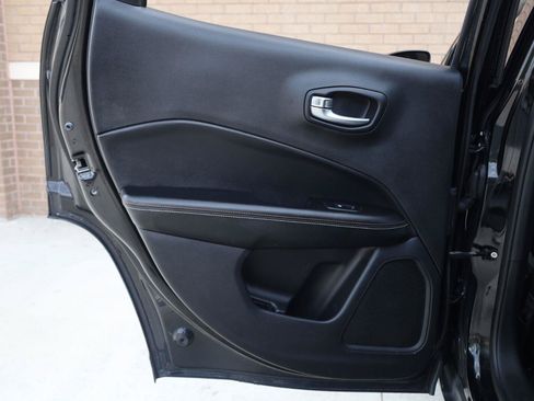 Used 2019 Jeep Compass Latitude FWD image 19