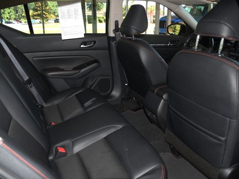 Used 2024 Nissan Altima 2.5 SR image 17