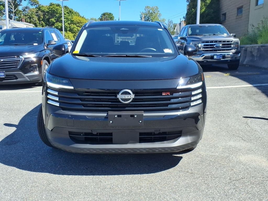 Used 2025 Nissan Kicks SR AWD/4WD image 3