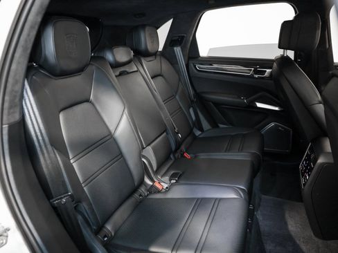 Used 2019 Porsche Cayenne Turbo w/ Sportdesign Package image 15