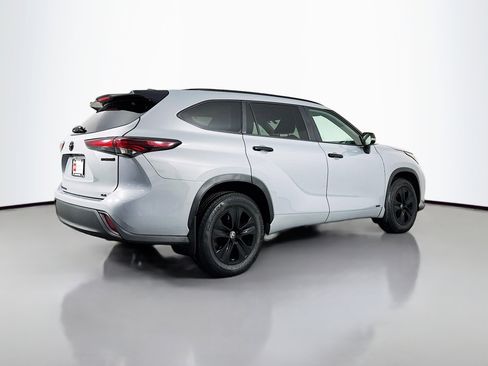 Certified 2024 Toyota Highlander XLE AWD/4WD image 7