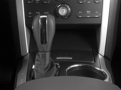 Used 2014 Ford Explorer XLT w/ Equipment Group 202A image 13