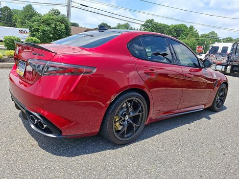 Used 2024 Alfa Romeo Giulia Quadrifoglio RWD image 4