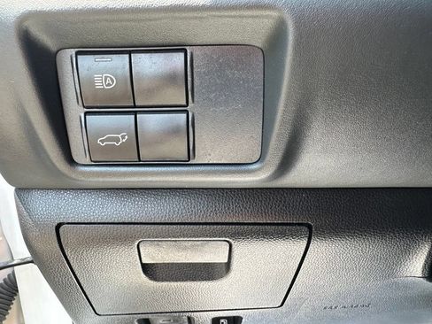 Used 2021 Toyota Highlander XSE FWD image 12