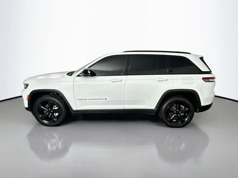 Used 2023 Jeep Grand Cherokee Limited w/ Black Appearance Package AWD/4WD image 4