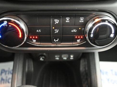 Used 2023 Chevrolet TrailBlazer LT FWD image 16