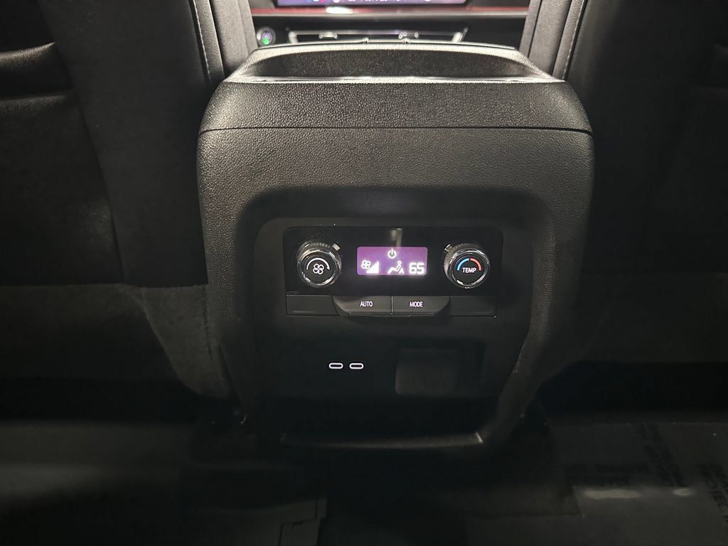 Used 2025 Chevrolet Traverse Z71 w/ Enhanced Driving Package AWD/4WD image 24