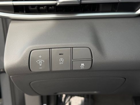 Certified 2025 Hyundai Elantra SE w/ Cargo Package image 22