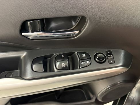 Used 2020 Nissan Kicks SR w/ SR Premium Package FWD image 24