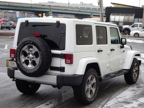 Used 2018 Jeep Wrangler Unlimited Sahara w/ Connectivity Group AWD/4WD image 7