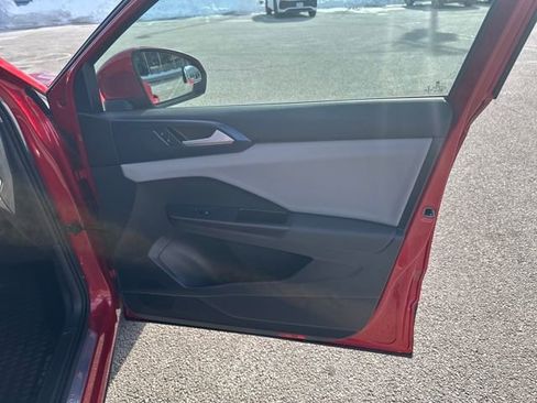 Certified 2022 Volkswagen Taos SE image 40