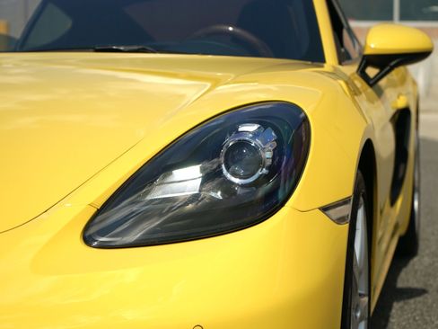 Used 2020 Porsche 718 Cayman S w/ Light Design Package RWD image 11