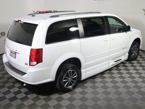 Used 2017 Dodge Grand Caravan SXT w/ Rear Park Assist Package image 16
