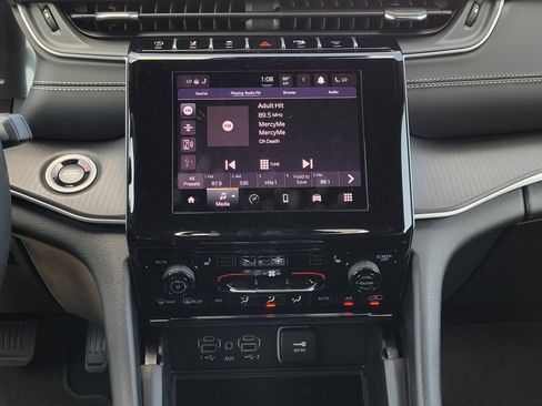 New 2025 Jeep Grand Cherokee L Altitude image 15