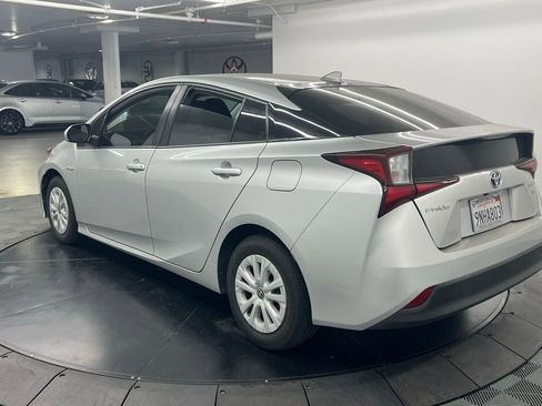Used 2019 Toyota Prius L Eco image 4