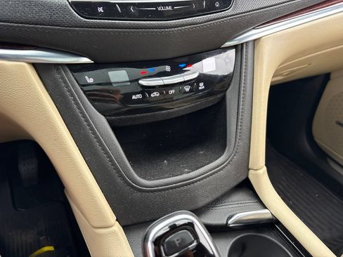 Used 2018 Cadillac XT5 Luxury w/ Driver Awareness Package AWD/4WD image 25
