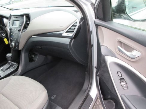 Used 2015 Hyundai Santa Fe GLS image 19