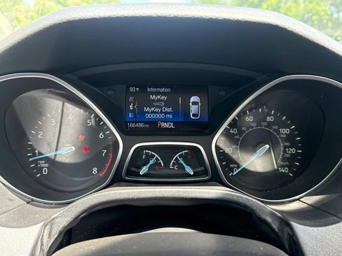 Used 2016 Ford Focus SE w/ SE Power Seat Package FWD image 17