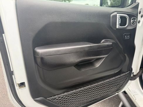 Used 2019 Jeep Wrangler Unlimited Rubicon w/ Cold Weather Group image 9