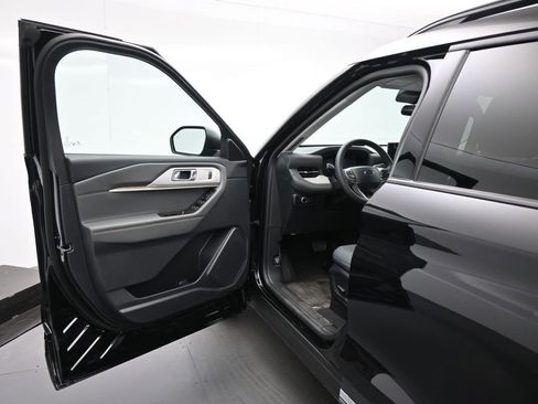 New 2025 Ford Explorer Active image 8