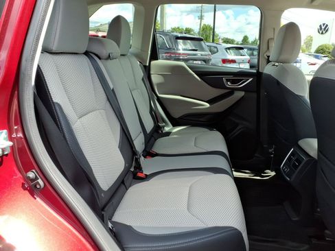 Used 2023 Subaru Forester Premium AWD/4WD image 12