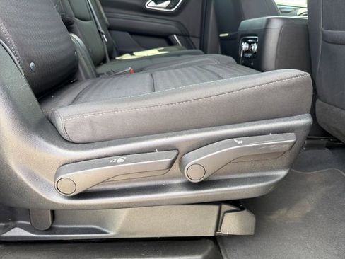 Used 2023 GMC Yukon SLE AWD/4WD image 33