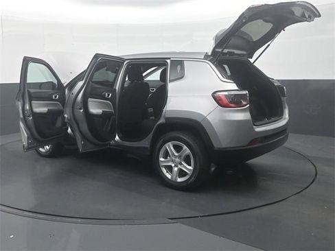 Used 2023 Jeep Compass Sport image 39