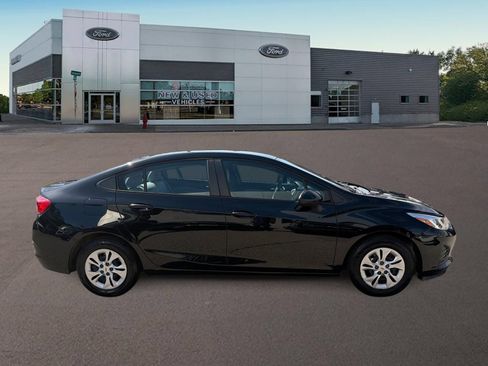 Used 2019 Chevrolet Cruze LS FWD image 11