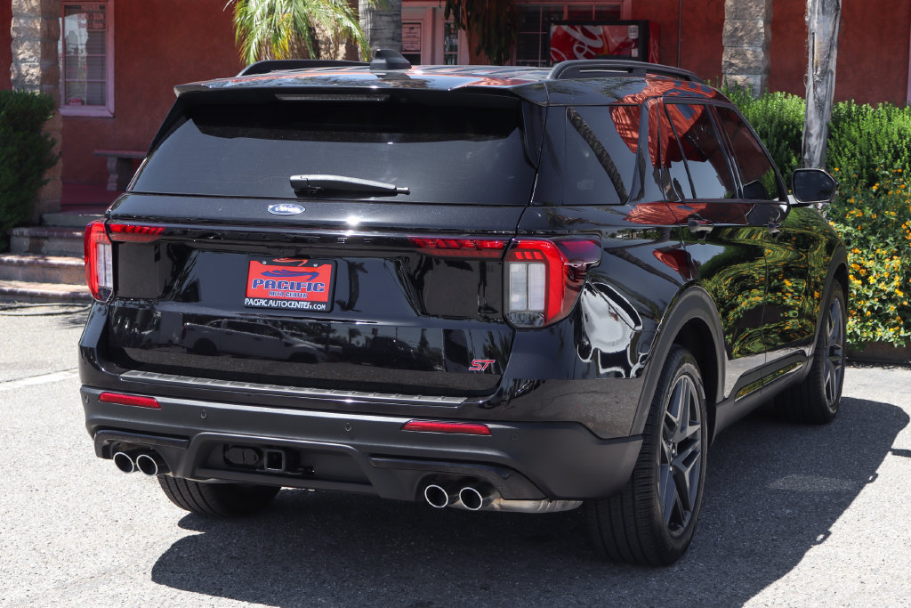 Used 2025 Ford Explorer ST w/ Sun And Sound Package AWD/4WD image 9