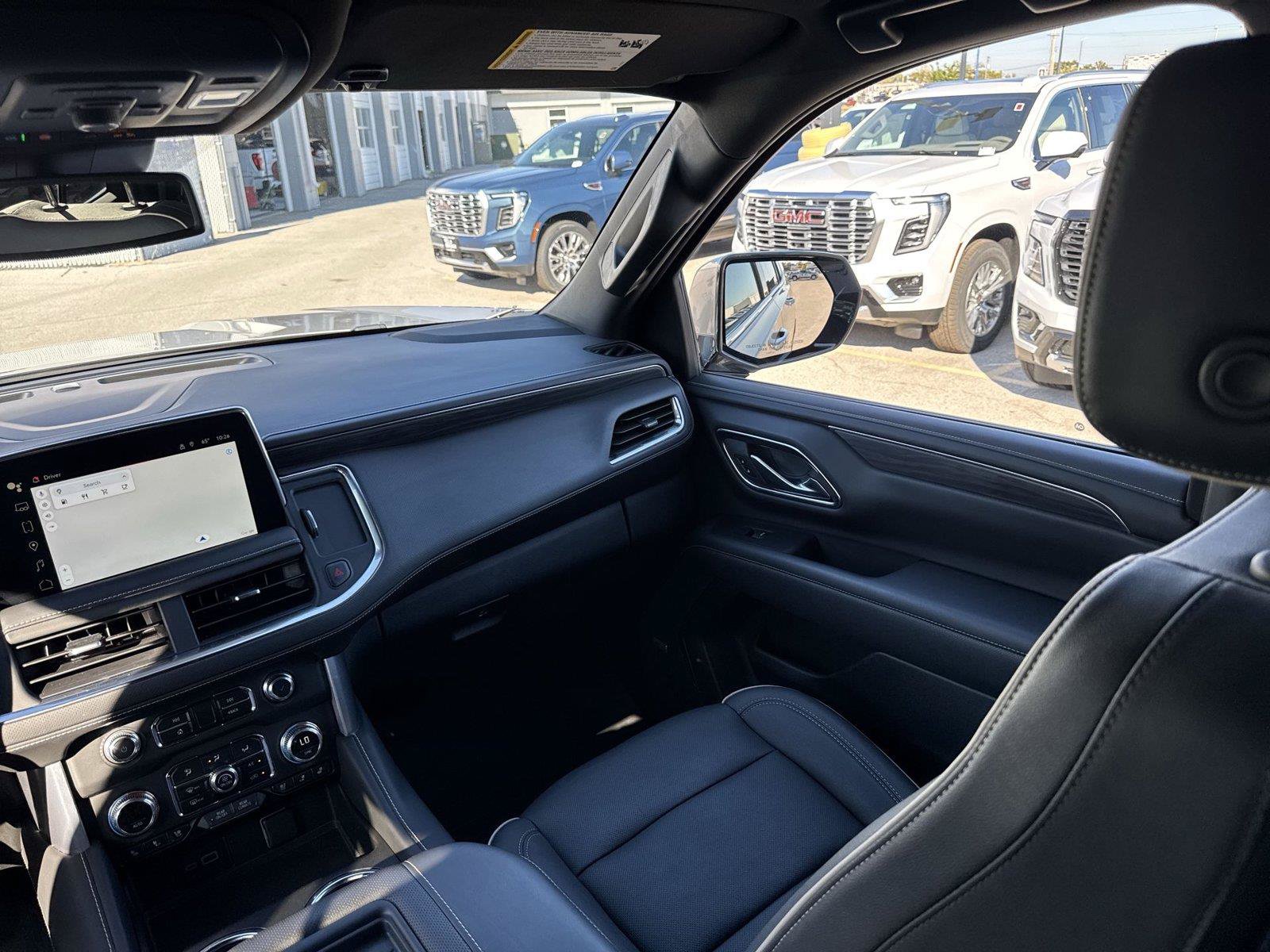 Used 2023 GMC Yukon SLT w/ SLT Luxury Package AWD/4WD image 12
