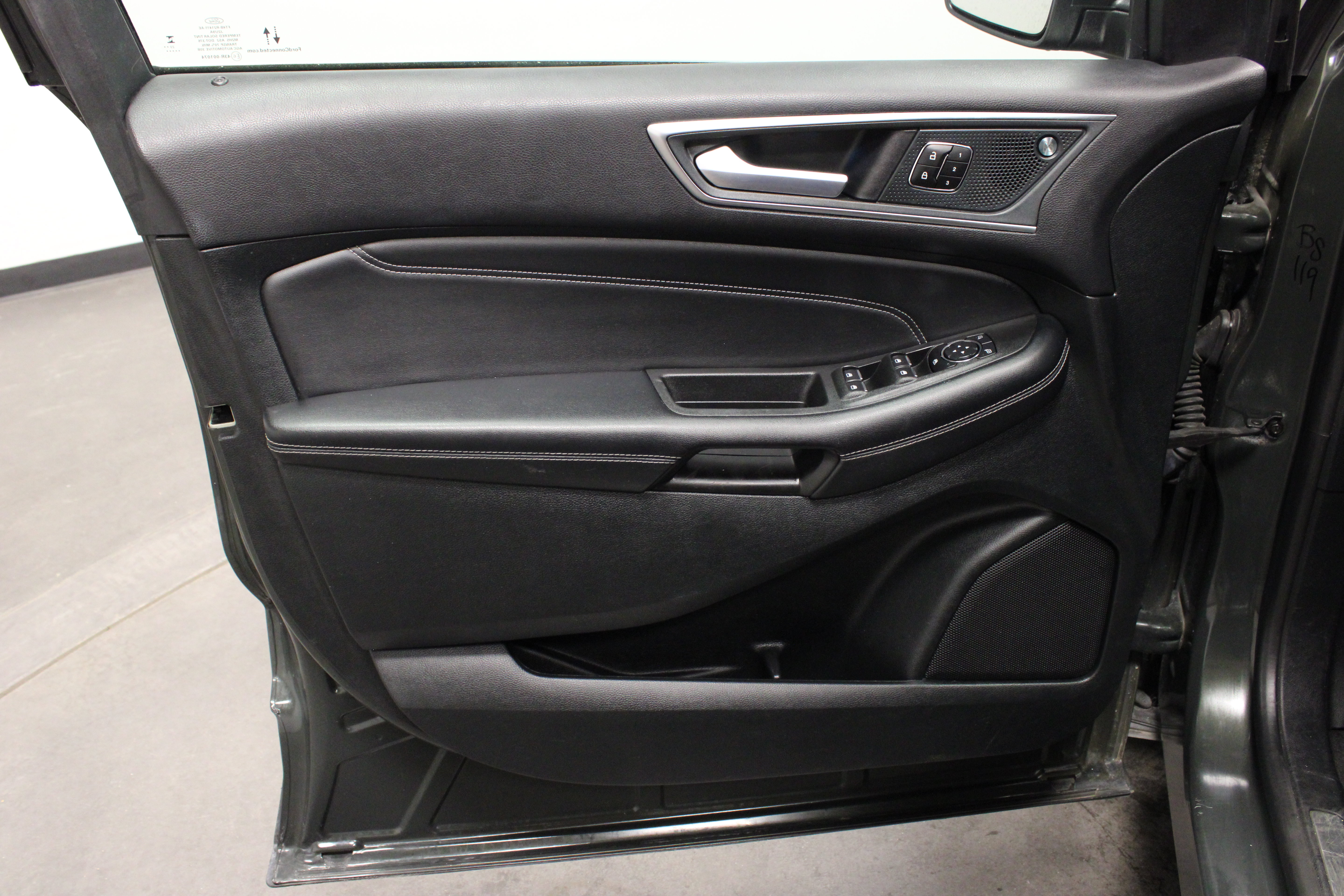 Used 2024 Ford Edge Titanium AWD/4WD image 18