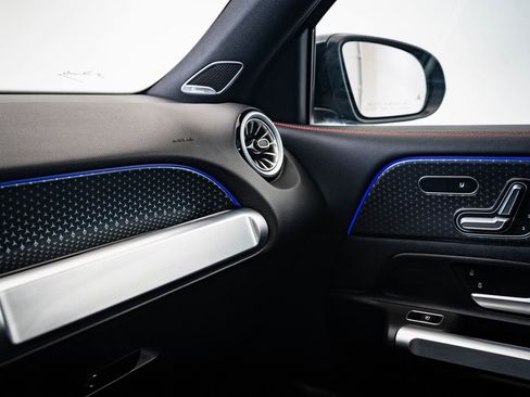 Used 2024 Mercedes-Benz GLB 250 4MATIC image 35