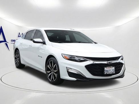 Used 2025 Chevrolet Malibu RS FWD image 3