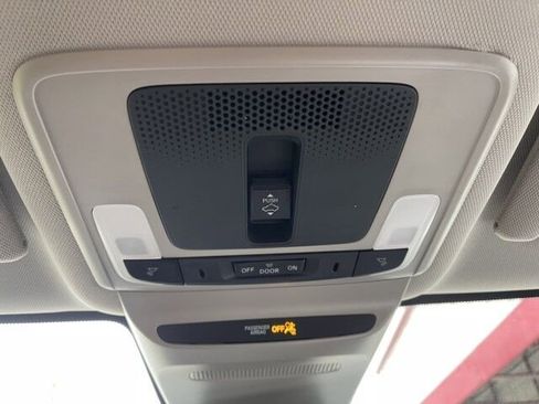 Used 2025 Honda HR-V EX-L image 31