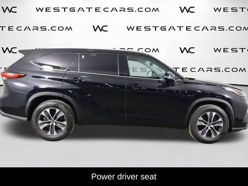 Used 2022 Toyota Highlander XLE FWD image 5