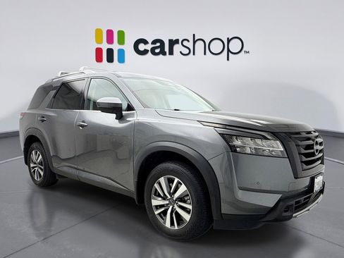 Used 2024 Nissan Pathfinder SL w/ Black Appearance Package image 7