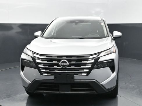 Used 2024 Nissan Rogue SV image 8