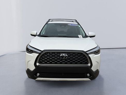 Used 2024 Toyota Corolla Cross XLE w/ Convenience Package image 8