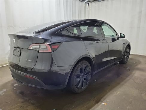 Used 2023 Tesla Model Y Long Range AWD/4WD image 4