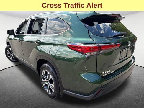 Used 2023 Toyota Highlander AWD image 10