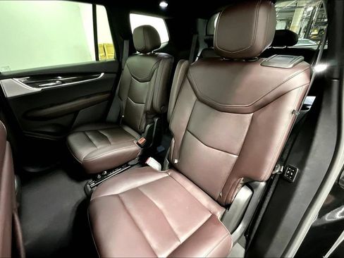 Used 2023 Cadillac XT6 Premium Luxury w/ Technology Package FWD image 32